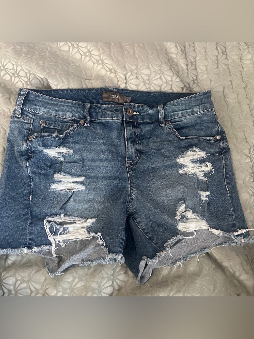TORRID FEEL THE FIT SHORTS SIZE 16